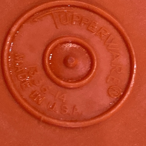 Tupperware vintage  #1336 8” Serv and Stor - Picture 3 of 6